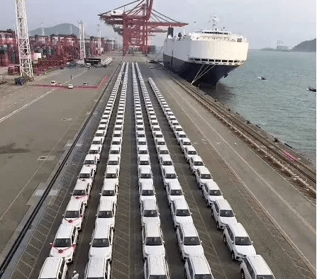 不同的轎車運輸公司可以為客戶提供怎樣的服務-鑫邦運車