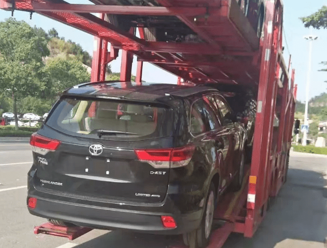 從江蘇到上海進行私家車托運需要多少錢？-鑫邦運車