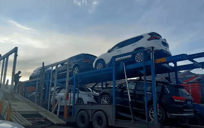 在進行長春正規(guī)的汽車托運的時候，如何選擇物流公司-鑫邦運車