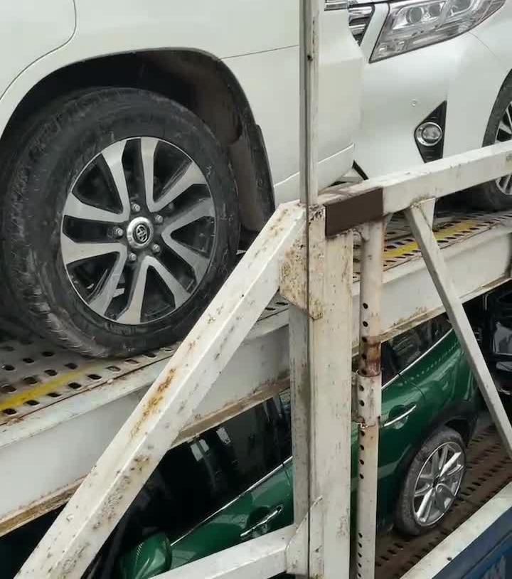 上海托運(yùn)汽車到烏魯木齊多少錢？私家車托運(yùn)4000公里
